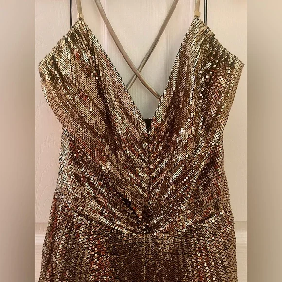 RALPH LAUREN - Gold Sequin Bella Hadid Dress - Size 8 - NWT -  threedaughtersproperties.com